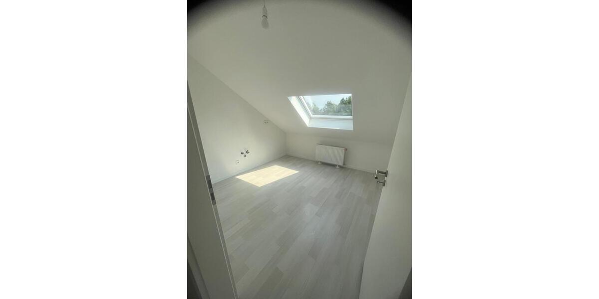 Dachgeschoßwohnung Gelsenkirchen Gelsenkirchen-West - 4 Zimmer, 80 m&sup2;, 640&euro; | Angebot:25646315