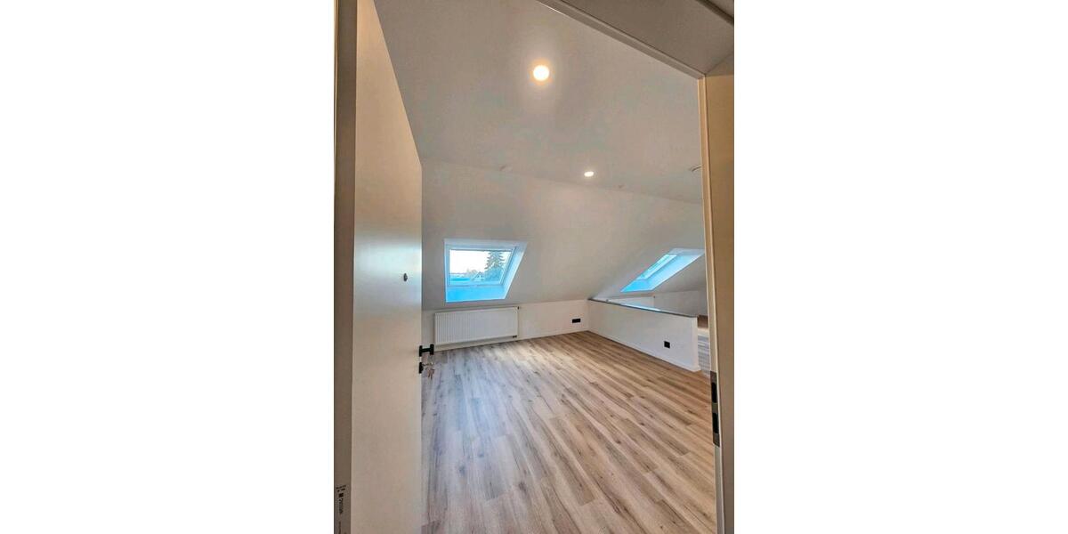 Dachgeschoßwohnung Duisburg Rheinhausen - 3 Zimmer, 80 m&sup2;, 750&euro; | Angebot:25935334