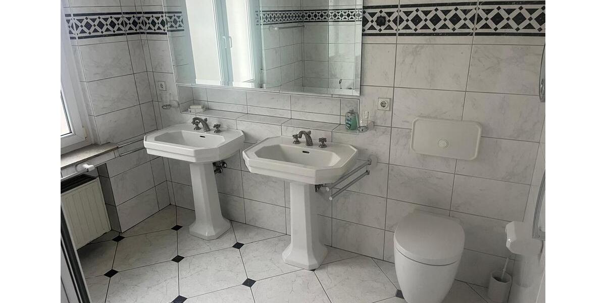 Erdgeschoßwohnung Remscheid - 3 Zimmer, 175 m&sup2;, 1.180&euro; | Angebot:24373427