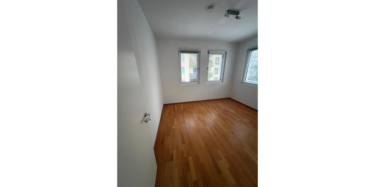 Etagenwohnung Düsseldorf Stadtbezirk 5 - 3 Zimmer, 105 m&sup2;, 2.050&euro; | Angebot:25944832