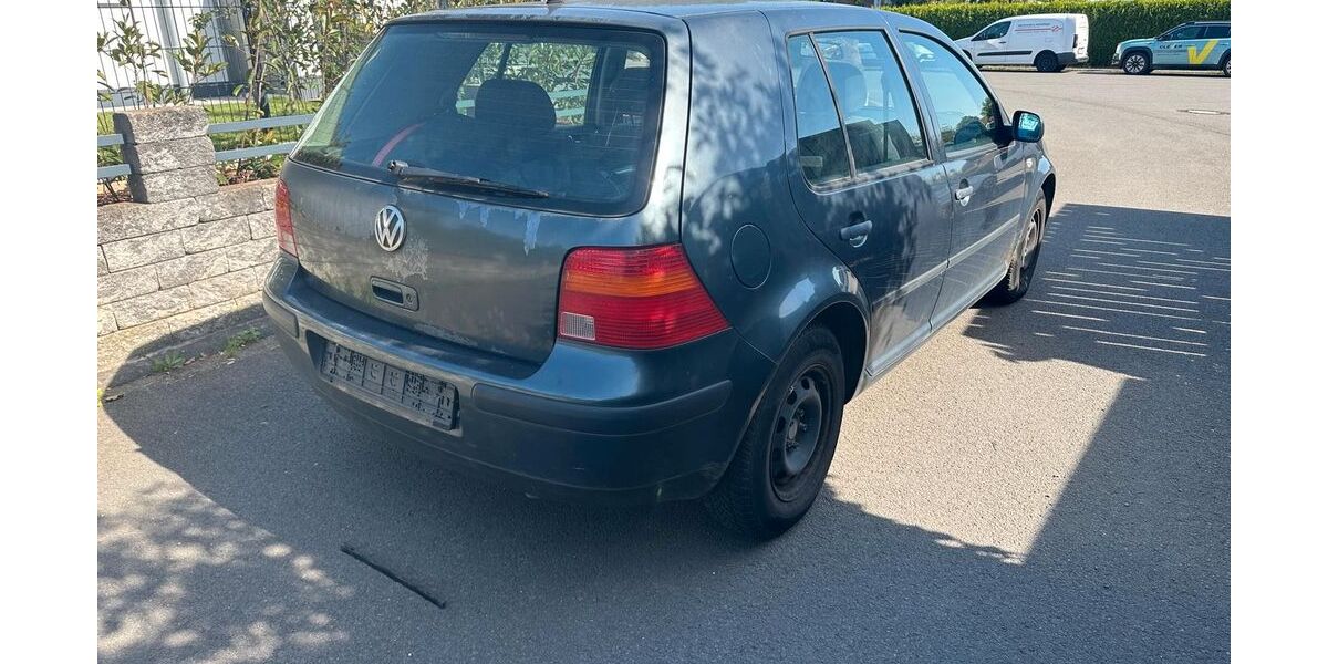 VW Golf 261.000 km 950 &euro; Neuss 41460
