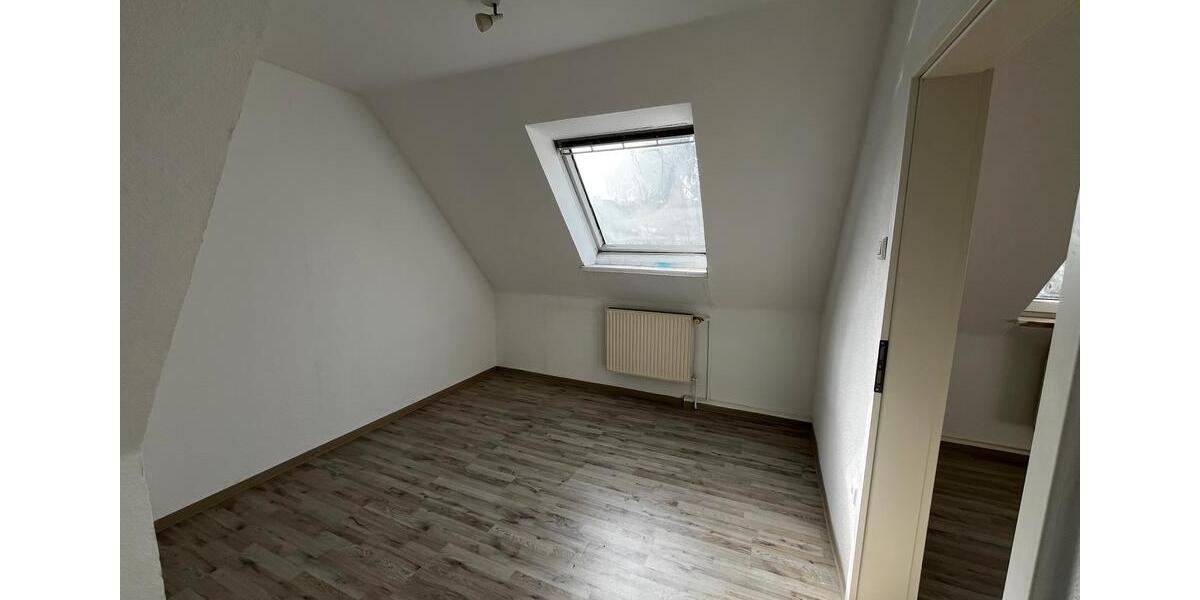Dachgeschoßwohnung Gelsenkirchen Gelsenkirchen-Mitte - 4 Zimmer, 78 m&sup2;, 585&euro; | Angebot:25439709