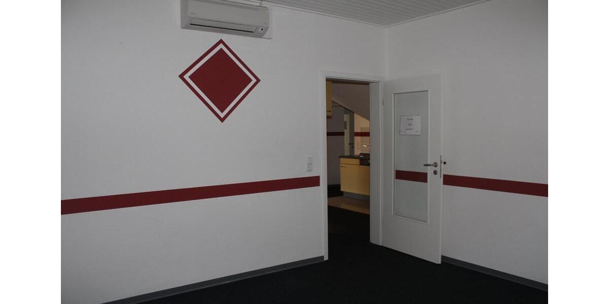 Dachgeschoßwohnung Hagen Hagen-Nord - 4 Zimmer, 130 m&sup2;, 700&euro; | Angebot:25618079