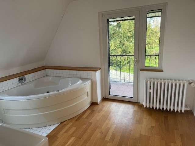 Einfamilienhaus Duisburg Huckingen - 8 Zimmer, 180 m&sup2;, 2.850&euro; | Angebot:26461517