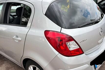 Opel Corsa 153.522 km 2.300 &euro; Düsseldorf 40470