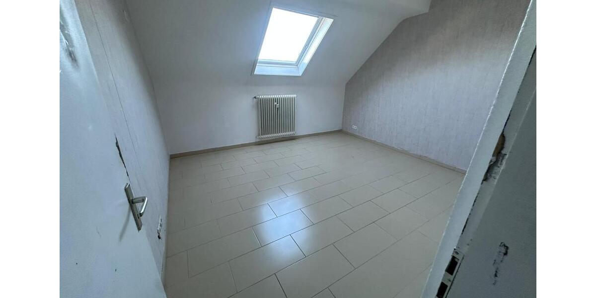 Dachgeschoßwohnung Solingen Wald - 4 Zimmer, 112 m&sup2;, 1.150&euro; | Angebot:25369360