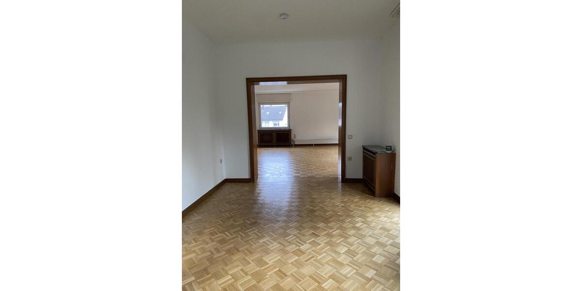 Erdgeschoßwohnung Remscheid - 3 Zimmer, 175 m&sup2;, 1.180&euro; | Angebot:24373427