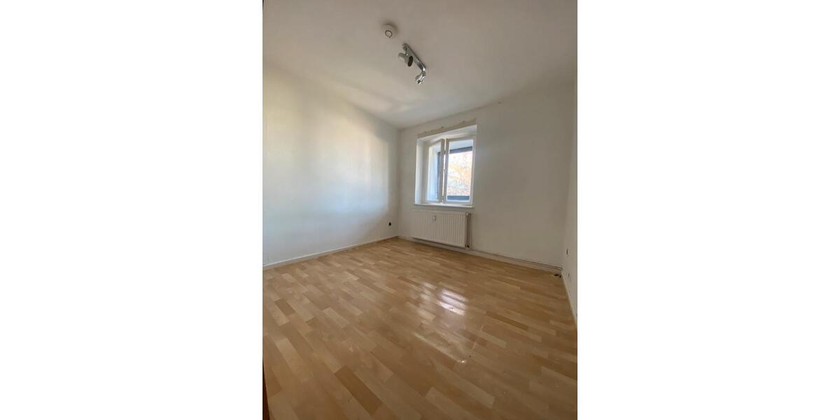 Etagenwohnung Duisburg Duisburg-Mitte - 4 Zimmer, 104 m&sup2;, 660&euro; | Angebot:25454145