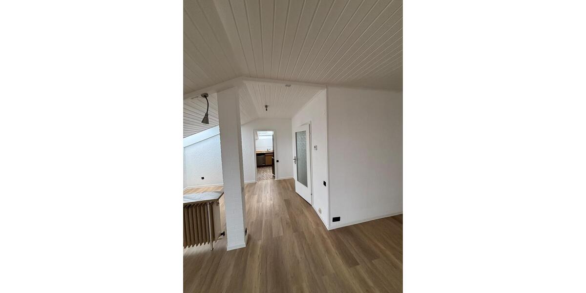 Dachgeschoßwohnung Wuppertal Arrenberg - 3 Zimmer, 82 m&sup2;, 750&euro; | Angebot:27556794