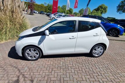 Toyota Aygo (X) 73.200 km 7.750 &euro; Ratingen 40882