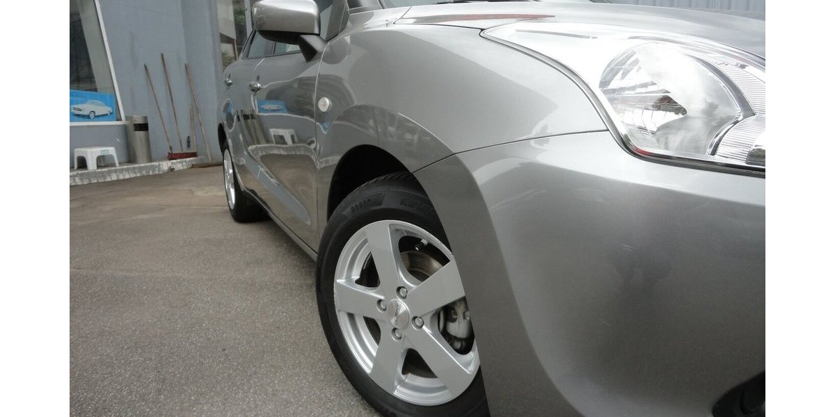 Suzuki Baleno Club Klima Alu15 Allwetter SHZ 1.Hd 18Tkm 18.500 km 9.797 &euro; Neuss 41462