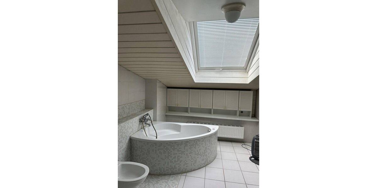 Mehrfamilienhaus, Wohnhaus Düsseldorf Friedrichstadt - 6 Zimmer, 140 m&sup2;, 3.500&euro; | Angebot:26825738