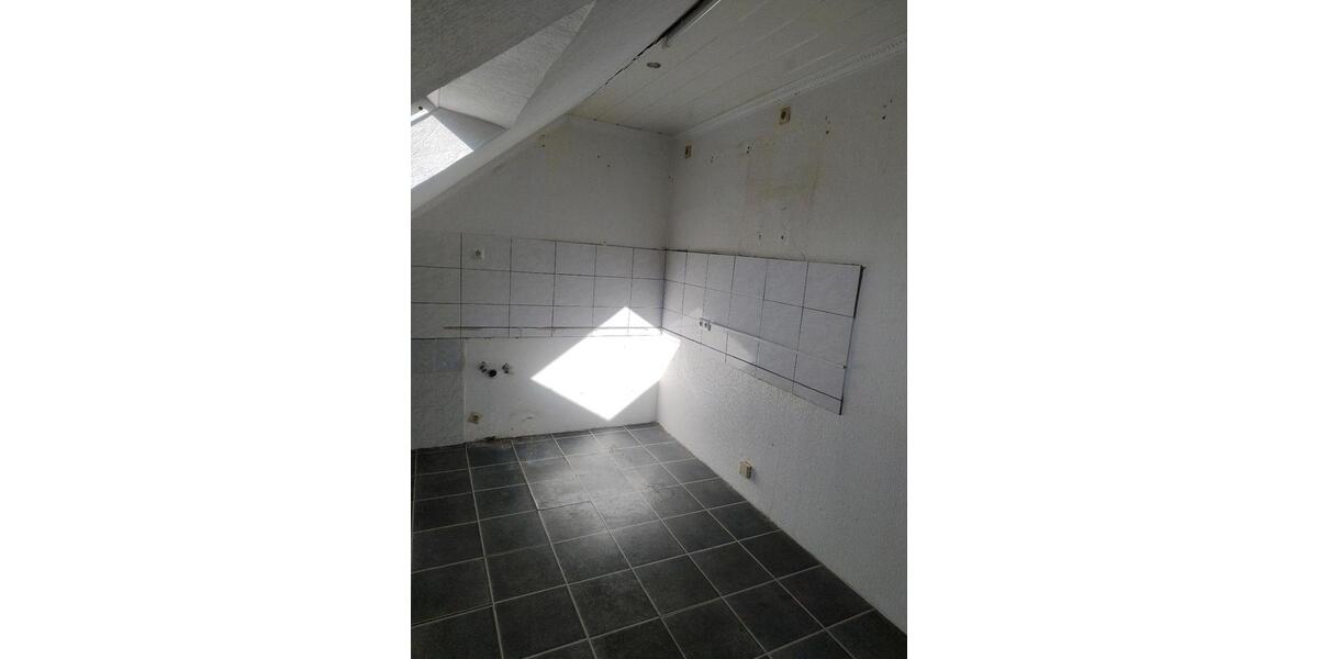 Dachgeschoßwohnung Bochum Höntrop - 3.5 Zimmer, 90 m&sup2;, 700&euro; | Angebot:25938709