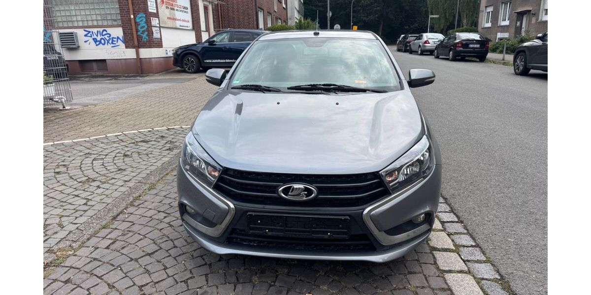 Lada Vesta 99.000 km 4.999 &euro; Gelsenkirchen 45879