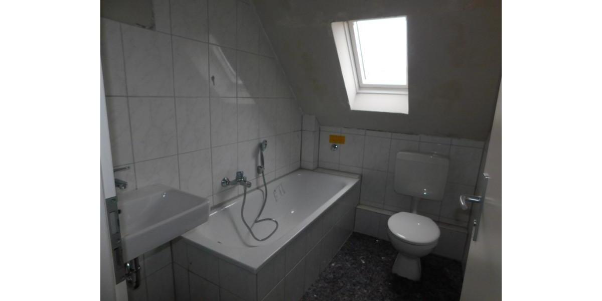 Dachgeschoßwohnung Essen Stadtbezirk III - 2.5 Zimmer, 48 m&sup2;, 451&euro; | Angebot:24249118