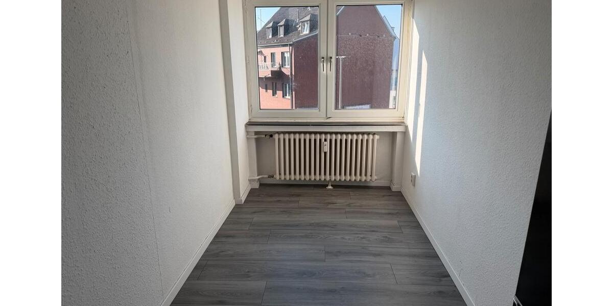 Etagenwohnung Duisburg - 1 Zimmer, 50 m&sup2;, 900&euro; | Angebot:27532810
