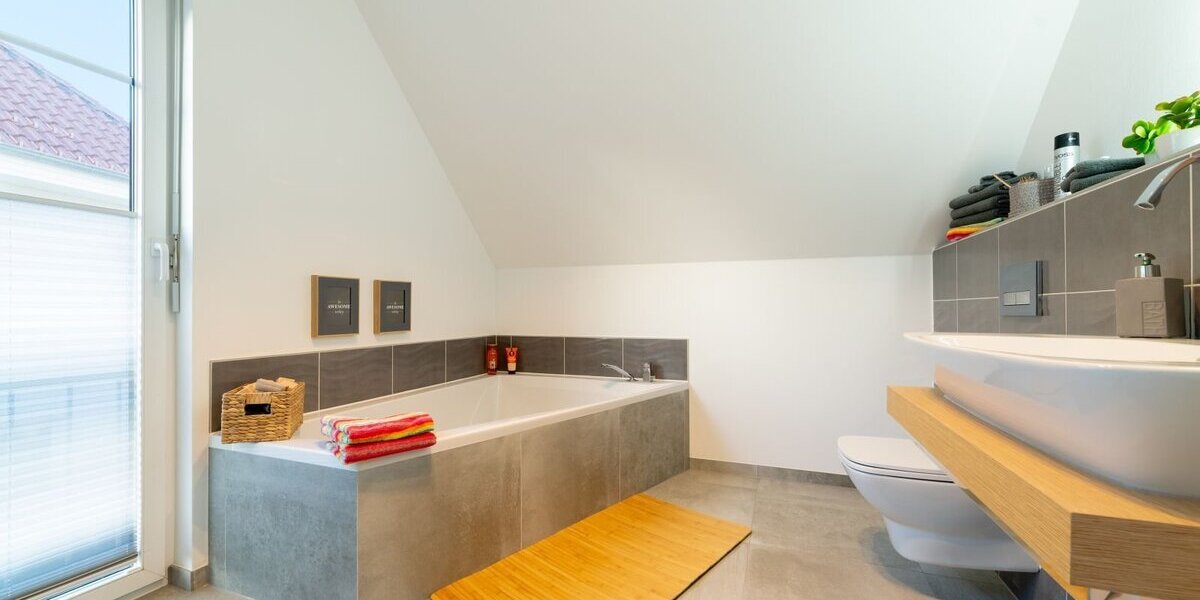 Zweifamilienhaus in Wuppertal - Individuell geplant und hochwertig gebaut - Zweifamilienhaus Wuppertal Gemarkung Nächstebreck | Angebot:27567373