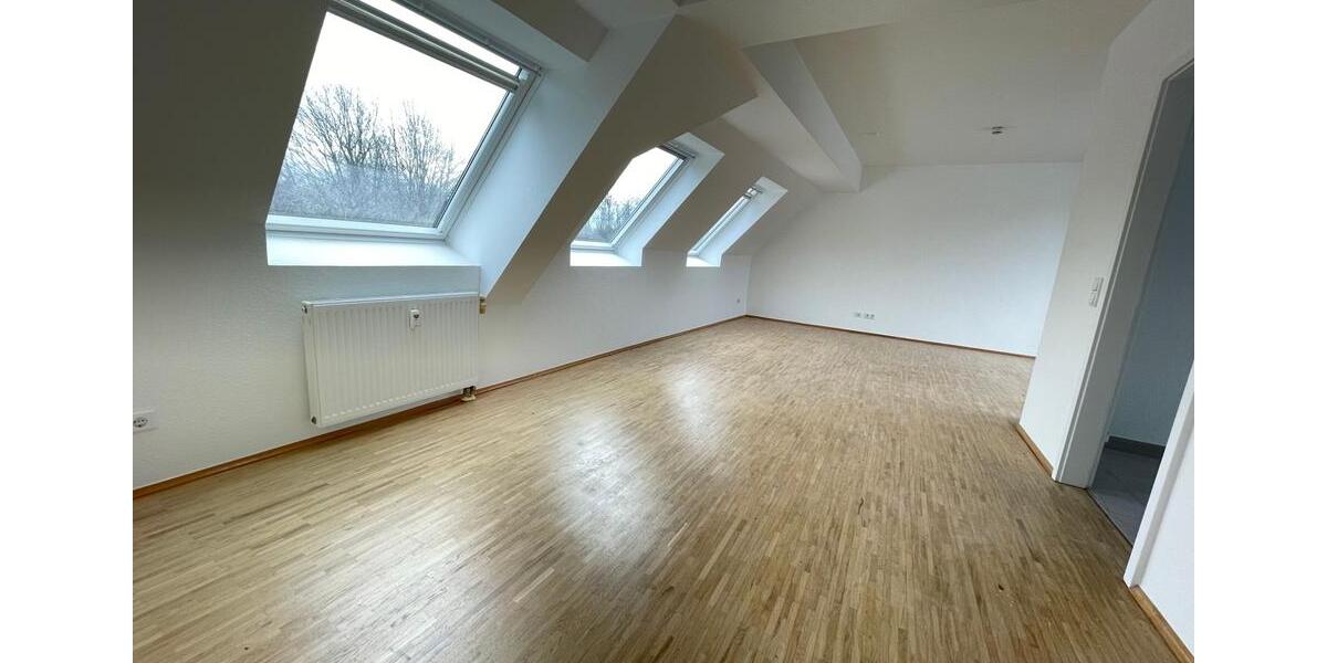 Dachgeschoßwohnung Essen Stadtbezirk IV - 3 Zimmer, 80 m&sup2;, 844&euro; | Angebot:25920220