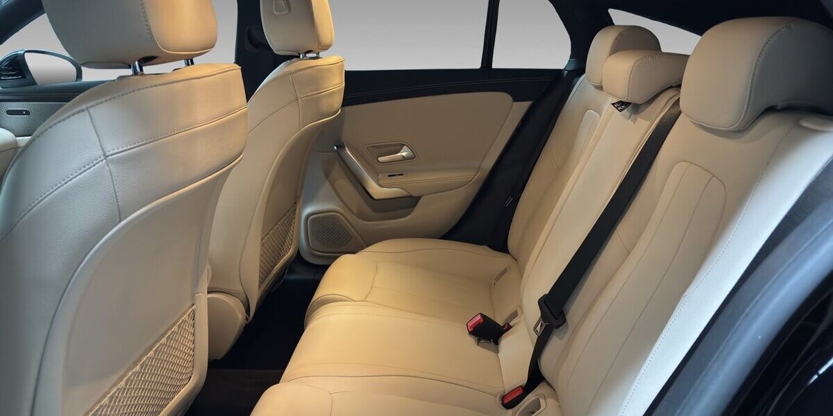 Mercedes-Benz CLA 180 Shooting Brake Leder Navi Kamera 1.Hd 108.430 km 18.900 &euro; Wuppertal 42327