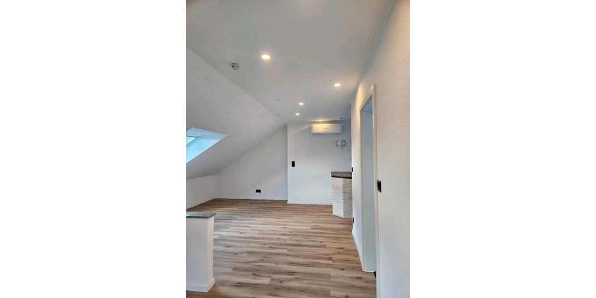 Dachgeschoßwohnung Duisburg Rheinhausen - 3 Zimmer, 80 m&sup2;, 750&euro; | Angebot:25935334