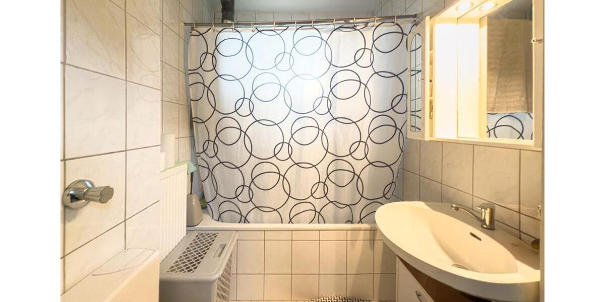 Etagenwohnung Neuss - 3 Zimmer, 70 m&sup2;, 1.050&euro; | Angebot:26039561