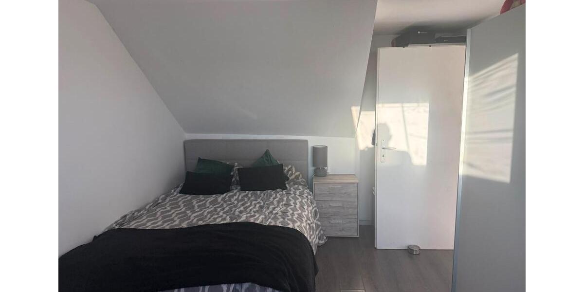 Dachgeschoßwohnung Mülheim an der Ruhr - 2 Zimmer, 50 m&sup2;, 750&euro; | Angebot:27543478