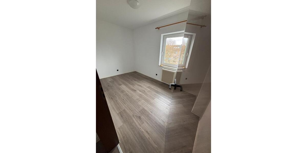 Etagenwohnung Langenfeld (Rheinland) - 3 Zimmer, 66 m&sup2;, 1.100&euro; | Angebot:26031704