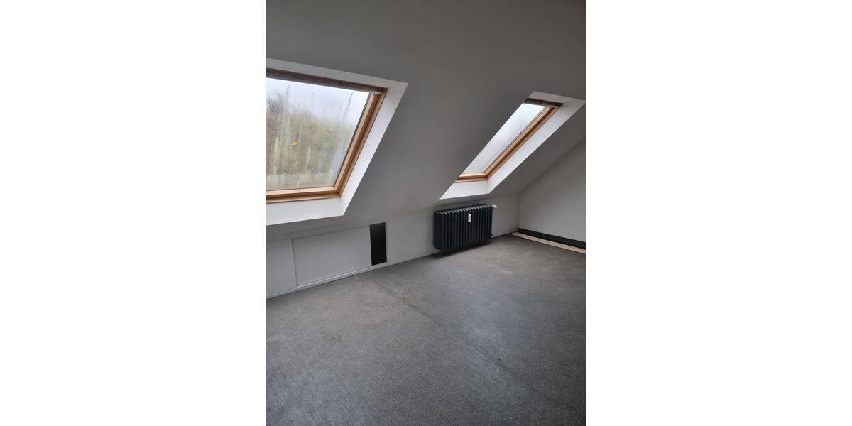 Dachgeschoßwohnung Gelsenkirchen Ückendorf - 3 Zimmer, 75 m&sup2;, 450&euro; | Angebot:27566381