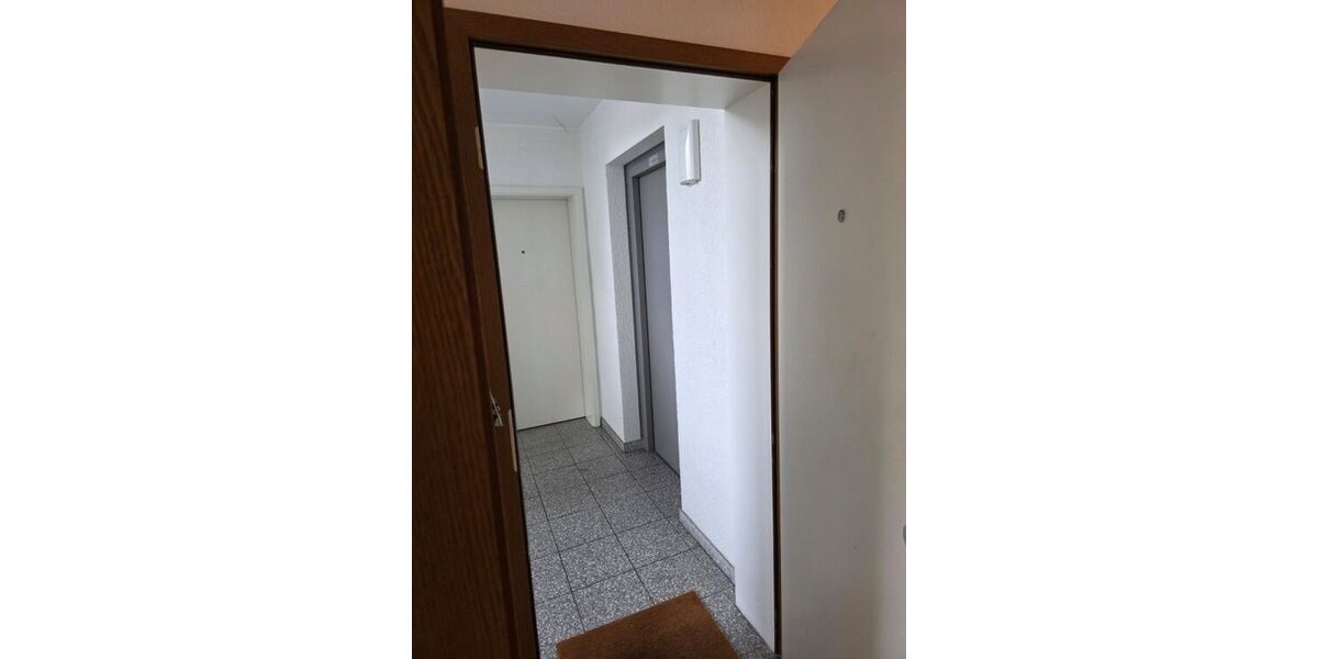 Renovierte 2,5 Zimmer-Wohnung mit Aufzug, Balkonkraftwerk, Video-Sprechanlage, Garage (Warmmiete: 965 + 100 Garage) - Etagenwohnung Duisburg Meiderich | Angebot:27473556