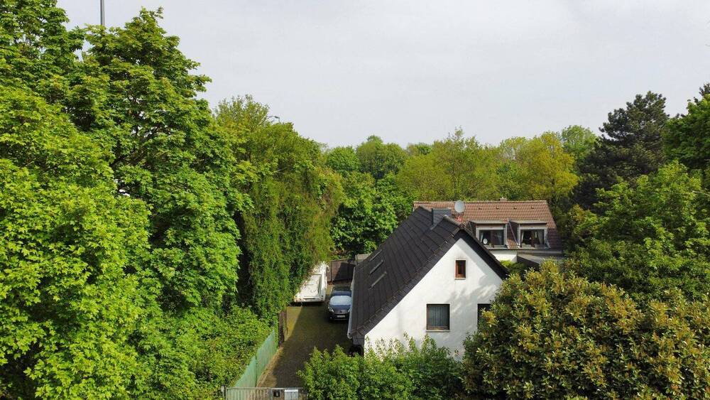 Einfamilienhaus Düsseldorf Wersten - 9 Zimmer, 340 m&sup2;, 800.000&euro; | Angebot:25686772