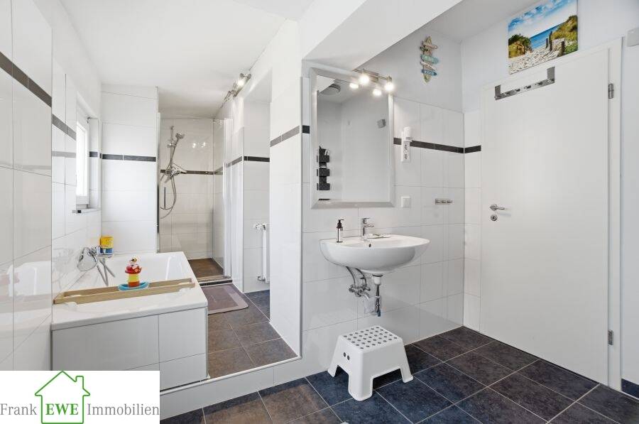 Mehrfamilienhaus, Wohnhaus Düsseldorf Hassels Hassels - 8 Zimmer, 230 m&sup2;, 759.000&euro; | Angebot:26363078