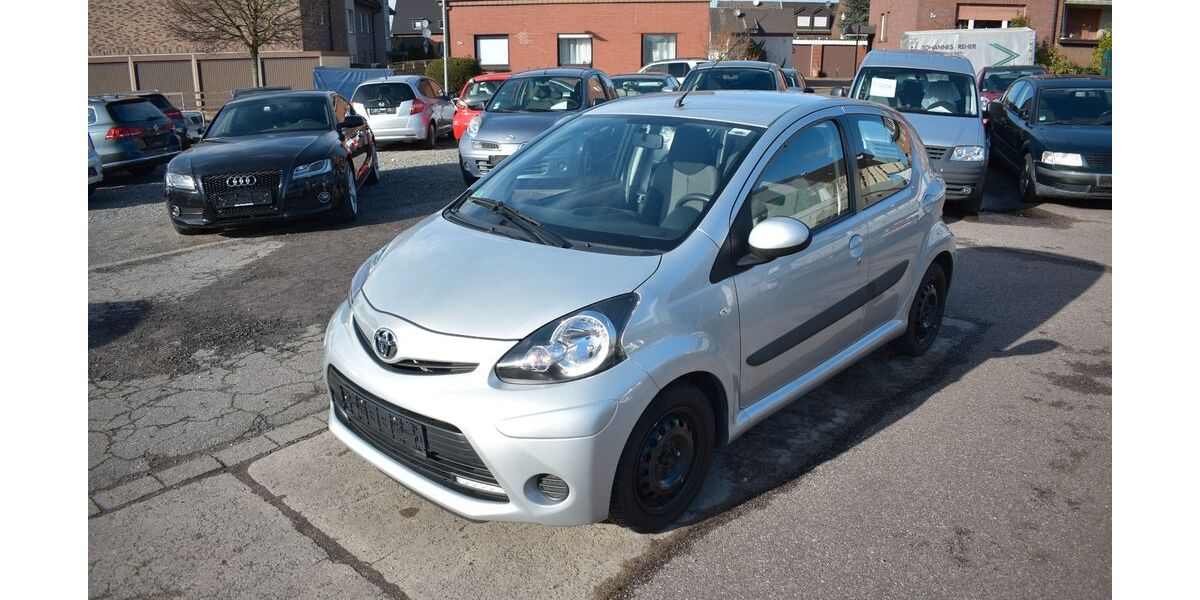 Toyota Aygo (X) 43.100 km 7.980 &euro; Oberhausen 46145
