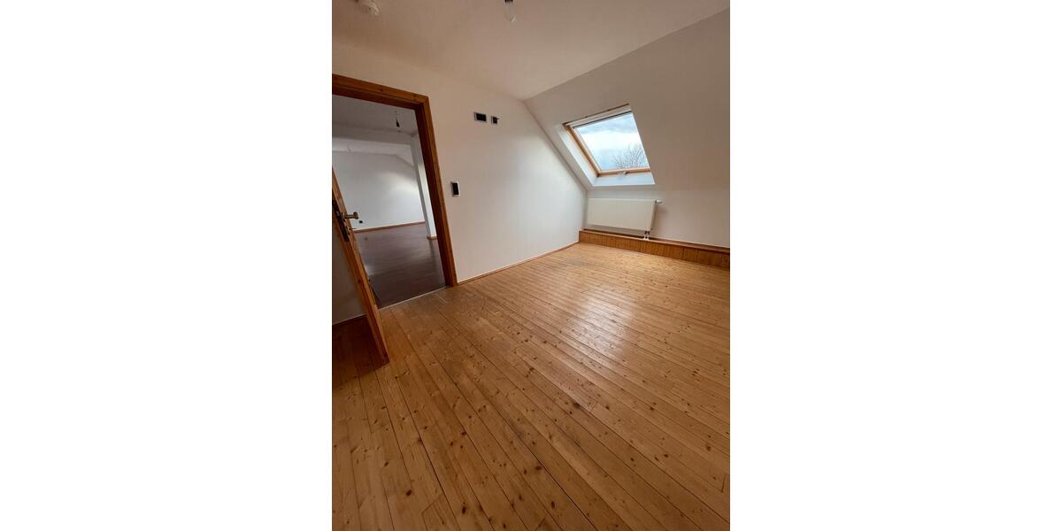 Dachgeschoßwohnung Radevormwald - 2 Zimmer, 62 m&sup2;, 520&euro; | Angebot:25640145