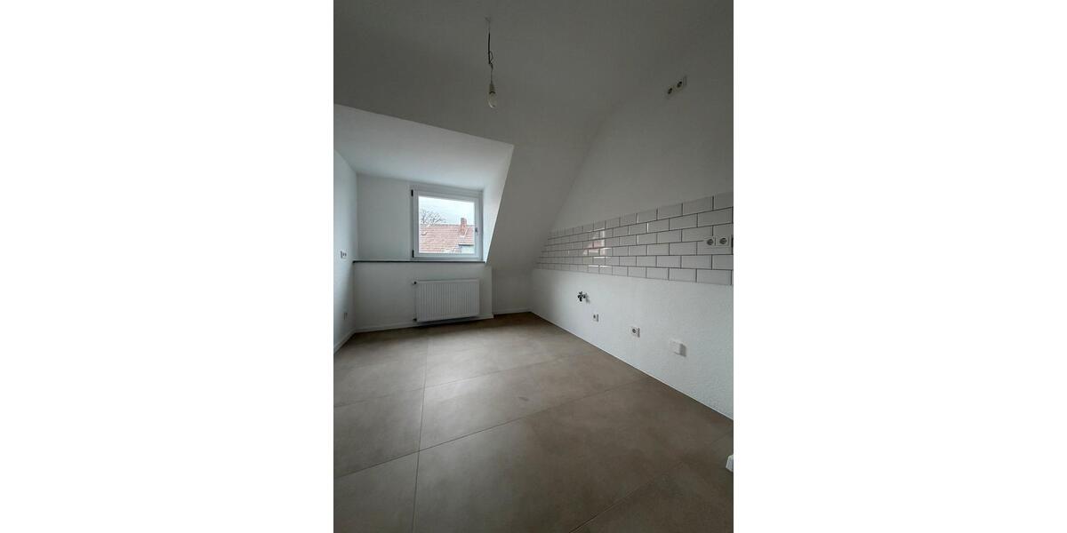 Dachgeschoßwohnung Duisburg Mittelmeiderich - 2.5 Zimmer, 78 m&sup2;, 900&euro; | Angebot:25986186