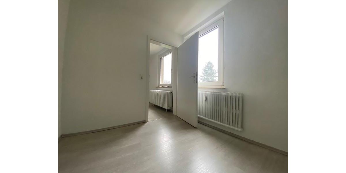 Dachgeschoßwohnung Essen Stadtbezirk VI - 3.5 Zimmer, 38 m&sup2;, 382&euro; | Angebot:25277384