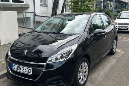 Peugeot 208 113.609 km 8.250 &euro; Düsseldorf 40217