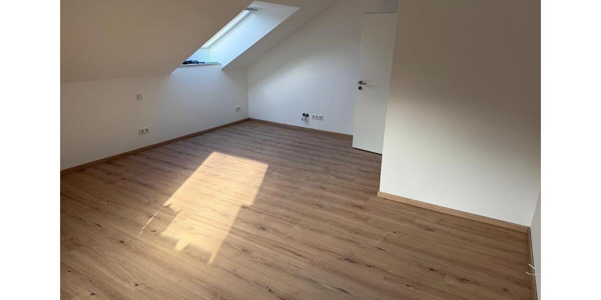 Dachgeschoßwohnung Heiligenhaus - 2.5 Zimmer, 85 m&sup2;, 930&euro; | Angebot:25867976
