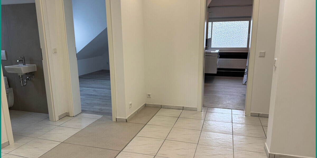 ERSTBEZUG NACH MODERNISIERUNG: HELLE 3-ZIMMER-WOHNUNG IM 2-FAM.-HAUS IN GUTER WOHNLAGE VON RADEVORMWALD - Dachgeschoßwohnung Radevormwald | Angebot:27070197