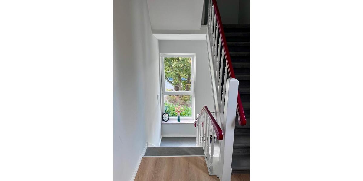 Einfamilienhaus Solingen Aufderhöhe - 8 Zimmer, 185 m&sup2;, 749.000&euro; | Angebot:27534080