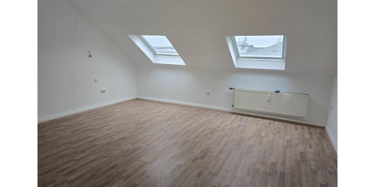 Dachgeschoßwohnung Wuppertal Unterbarmen - 4 Zimmer, 120 m&sup2;, 800&euro; | Angebot:25961303