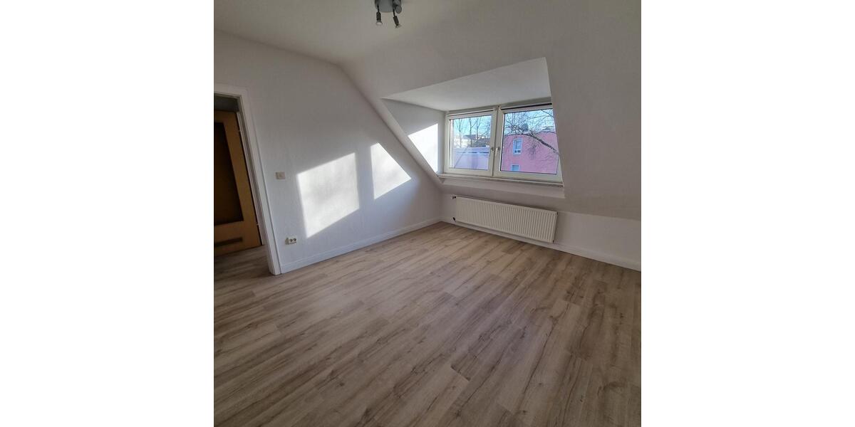 Dachgeschoßwohnung Duisburg Hamborn - 2 Zimmer, 30 m&sup2;, 400&euro; | Angebot:27555445