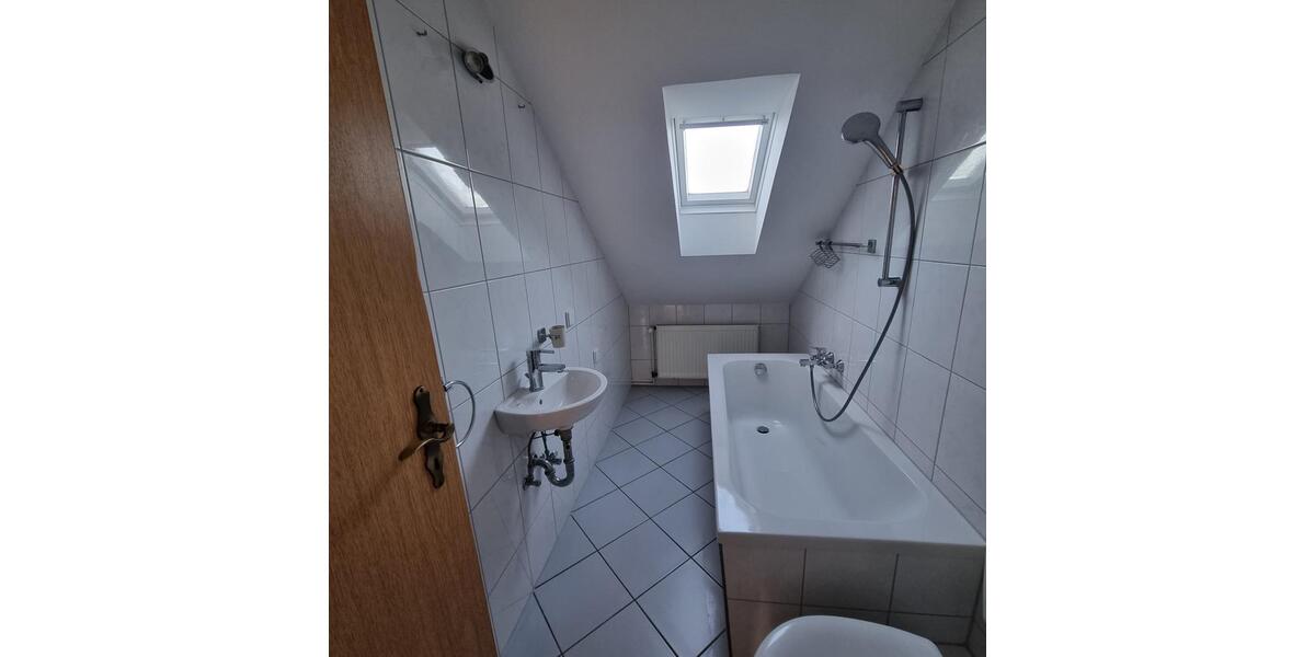 Dachgeschoßwohnung Duisburg Hamborn - 2 Zimmer, 30 m&sup2;, 400&euro; | Angebot:27555445