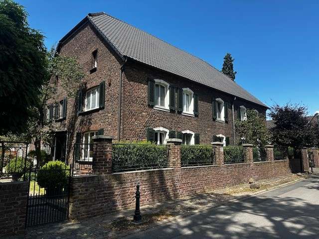 Etagenwohnung Duisburg / Friemersheim Friemersheim - 7 Zimmer, 211 m&sup2;, 2.000&euro; | Angebot:25985993