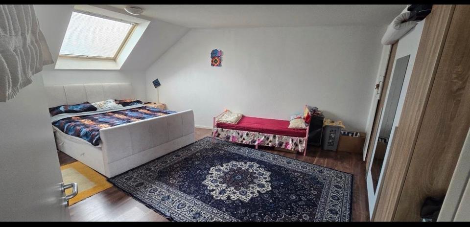 Etagenwohnung Duisburg Hamborn - 6 Zimmer, 140 m&sup2;, 1.250&euro; | Angebot:27551003