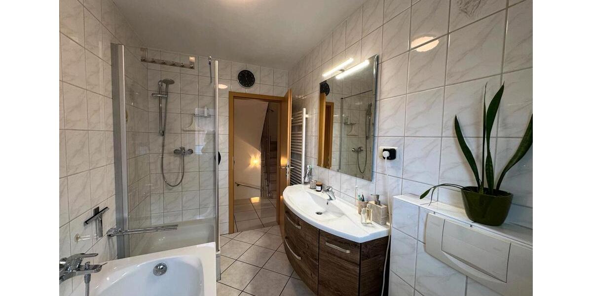 Reihenhaus Duisburg Rheinhausen - 5 Zimmer, 127 m&sup2;, 412.000&euro; | Angebot:27522618