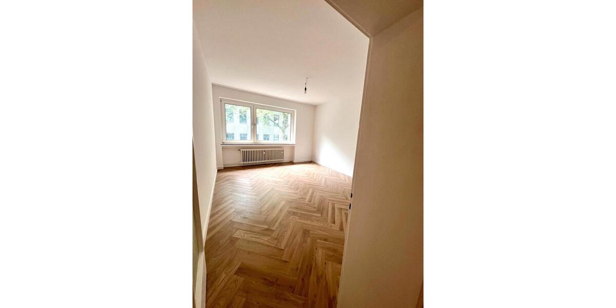 Etagenwohnung Düsseldorf Stadtmitte - 3 Zimmer, 90 m&sup2;, 1.790&euro; | Angebot:25999479