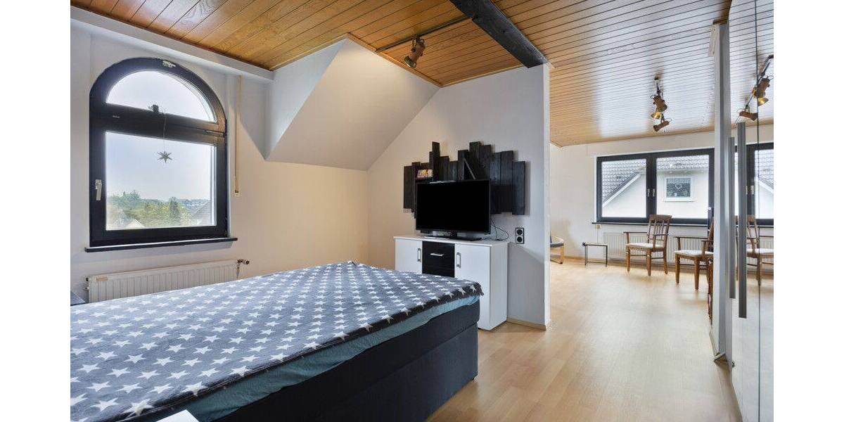 Großzügiges Einfamilienhaus mit einer Einheit für ein stilles Gewerbe - Einfamilienhaus Radevormwald Innenstadt | Angebot:26894787