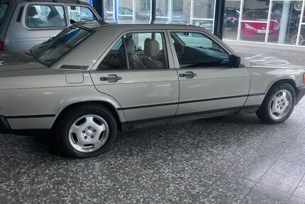 Mercedes-Benz 190 268.000 km 7.700 &euro; Gelsenkirchen 45892