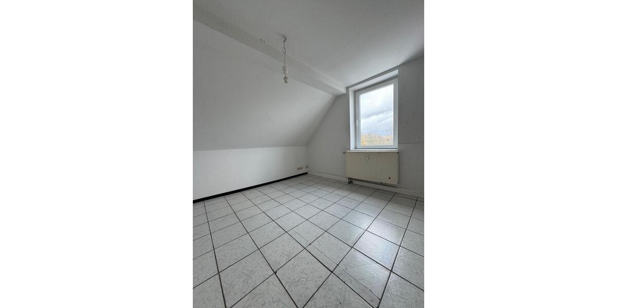 Dachgeschoßwohnung Solingen - 2 Zimmer, 36 m&sup2;, 390&euro; | Angebot:26001652