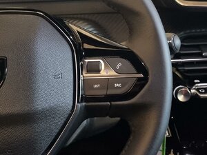 Peugeot 2008 Allure Klimaautom. Alu Allwetter Android Appl 14.715 km 18.480 &euro; HAAN 42781